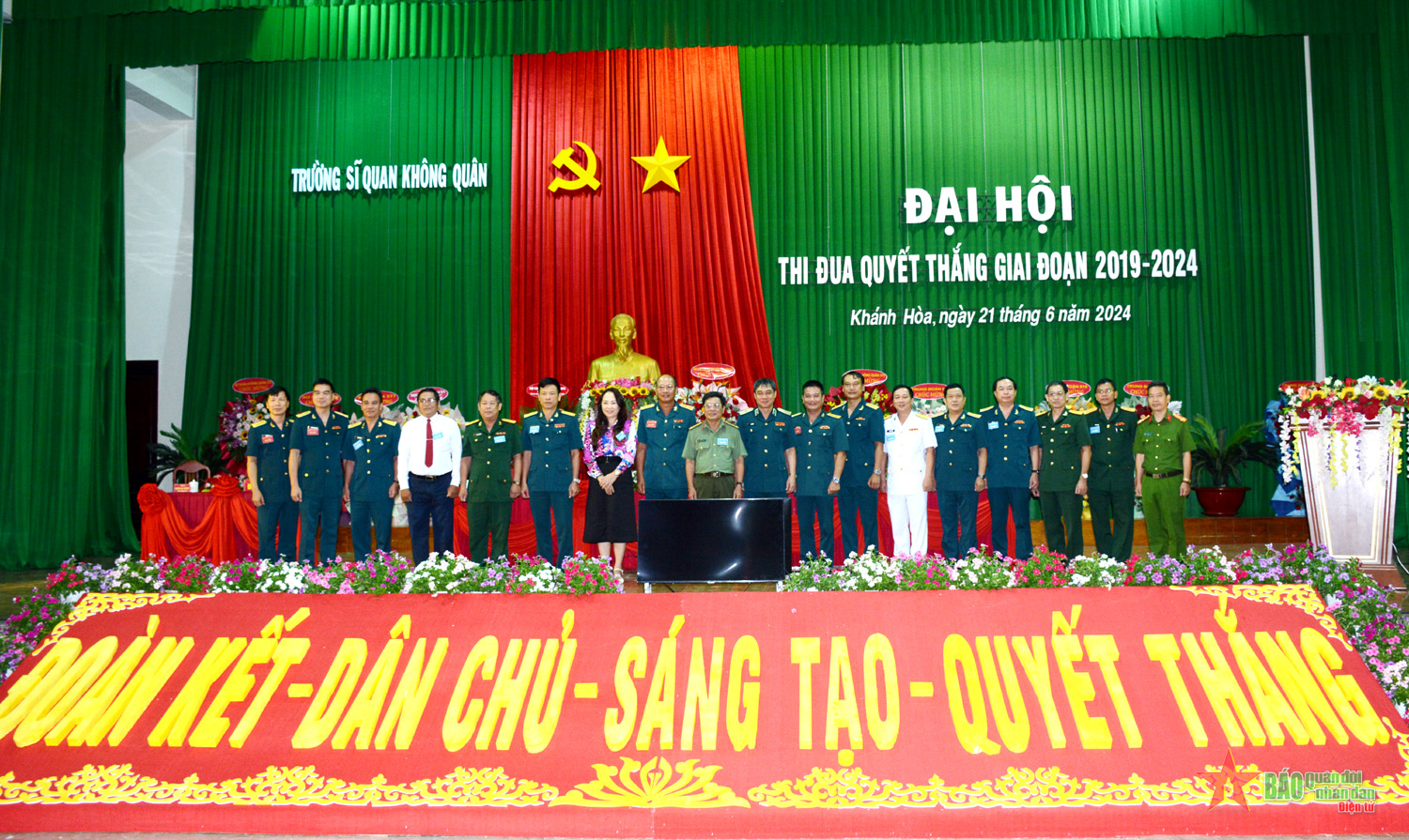 Trường Sĩ quan Không quân đào tạo được hàng trăm phi công